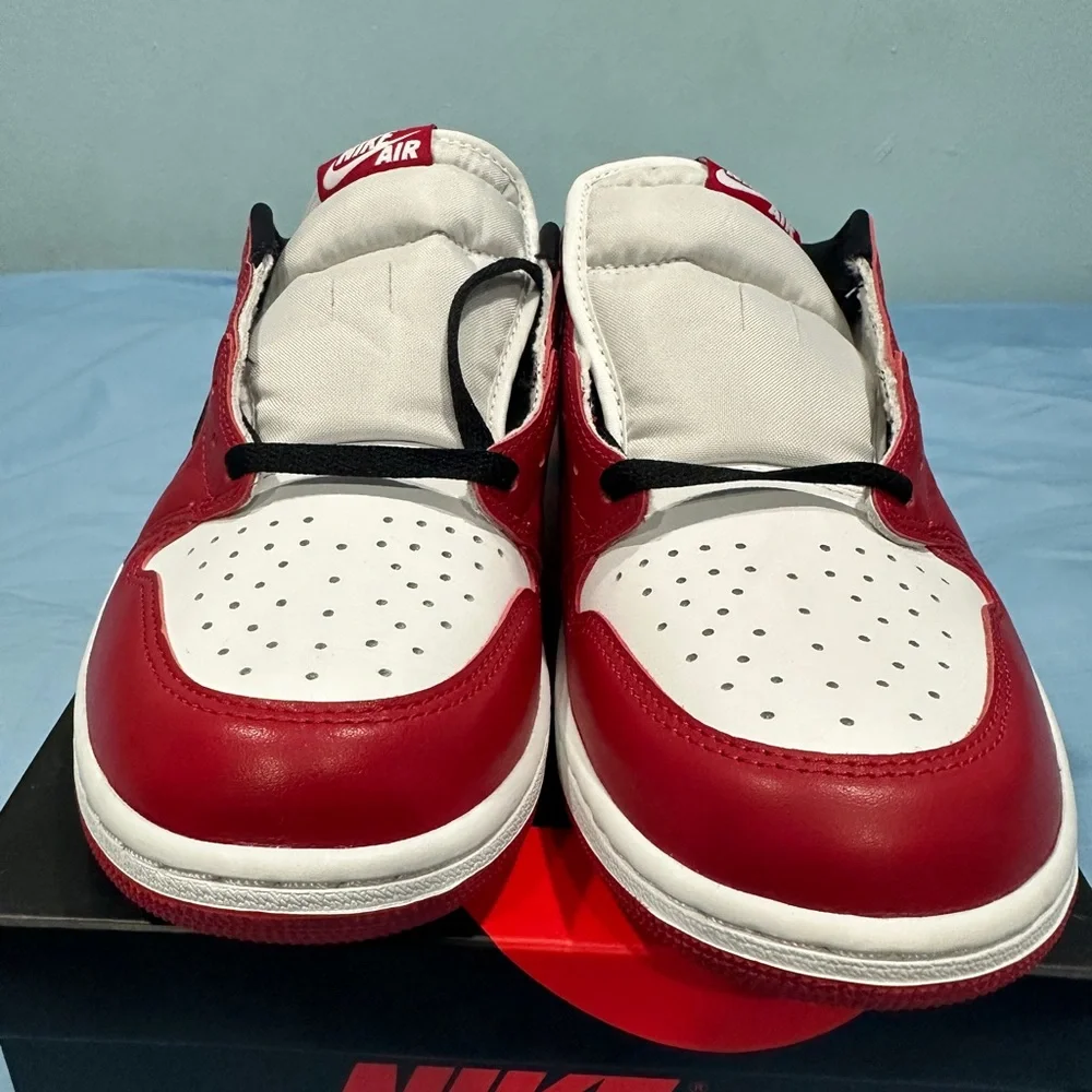 Size 10.5 Men 12 Wmn Nike Air Jordan Retro 1 Low OG Chicago 2025 HQ6998-600 - Picture 5 of 11